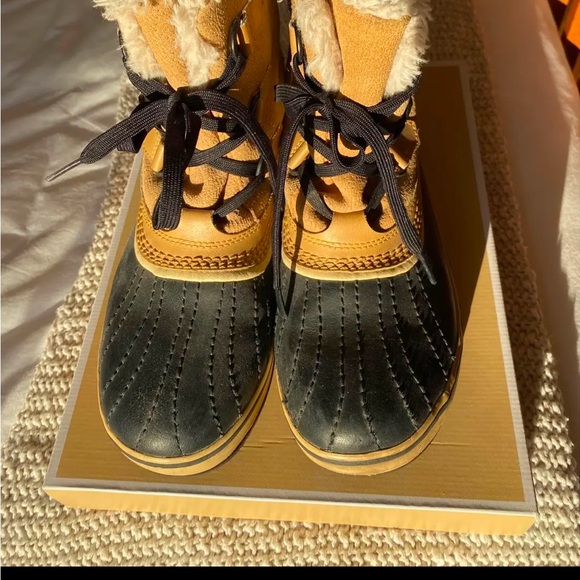 Sorel Women’s Size 8 Waterproof Winter Boot - Picture 4 of 4